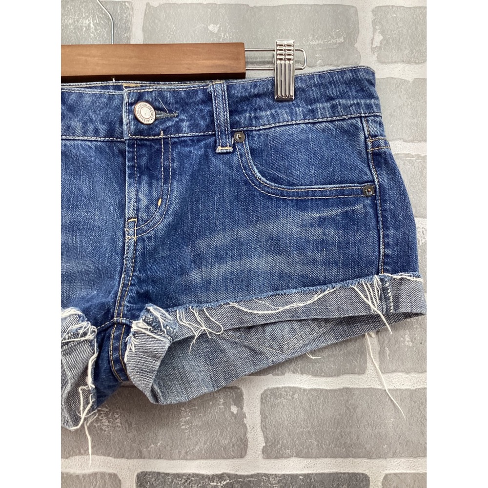 American Eagle Women 6 Denim Shorts Medium Wash Low Rise Raw Hem Frayed Cotton - Picture 5 of 8